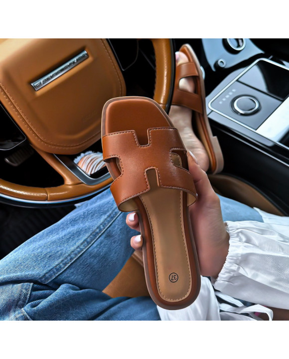 Tmavohnedé šľapky-317397-20