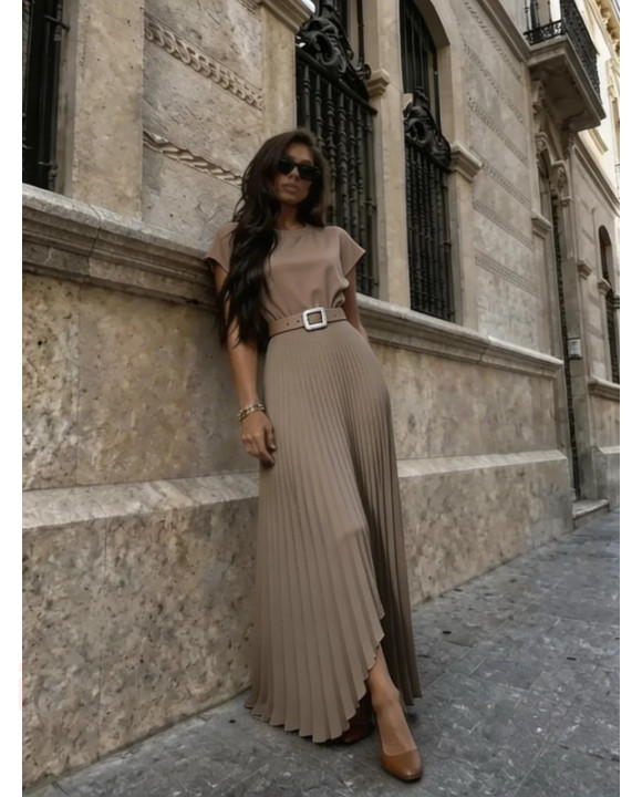 Tmavobéžové šaty s plisovanou sukňou a opaskom-327126-20