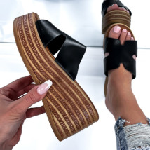 Čierne šľapky na platforme-285215-01