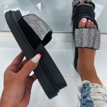 Čierne šĺapky s kamienkami-286455-02