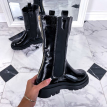 Čierne lakované nízke čižmy-251811-042