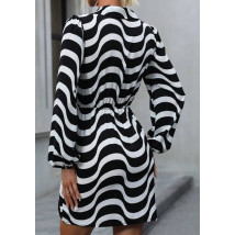 Čierno-biele šaty so vzorom-292901-01