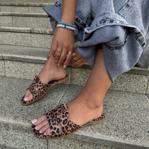 Hnedé šľapky s leopardím vzorom-319521-02