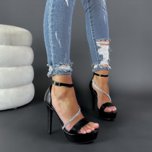 Čierne sandále na platforme-298233-02