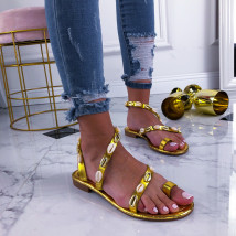 Zlaté sandálky zdobené mušličkami-210399-01