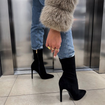 Čierne semišové kotníkové čižmy-322321-035