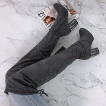 Sivé vysoké čižmy s ozdobným hrubým opätkom