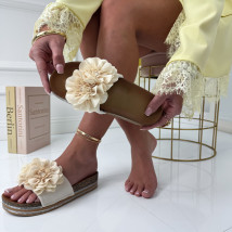 Béžové šľapky s kvetom-325600-02