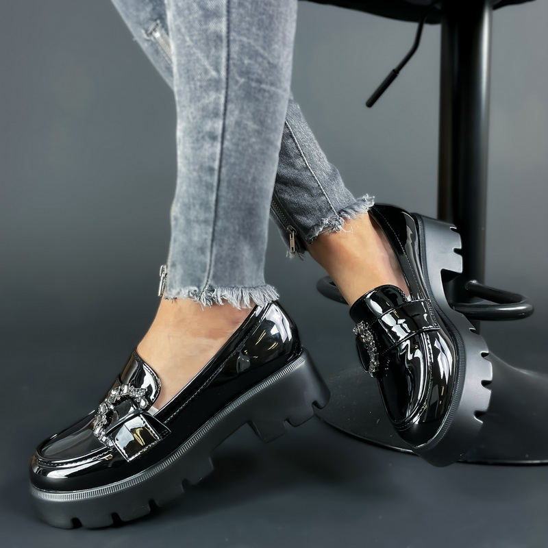 Čierne lakované mokasíny