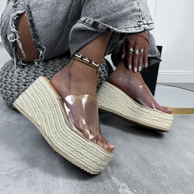 Transparentné šľapky na platforme