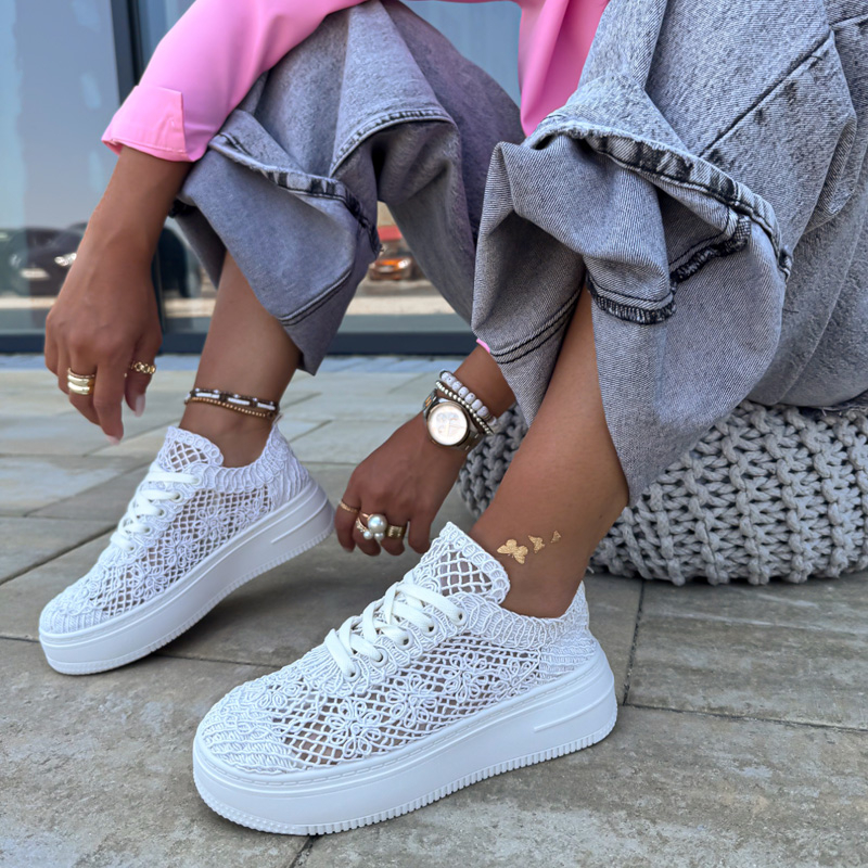 Béžové  háčkované  tenisky