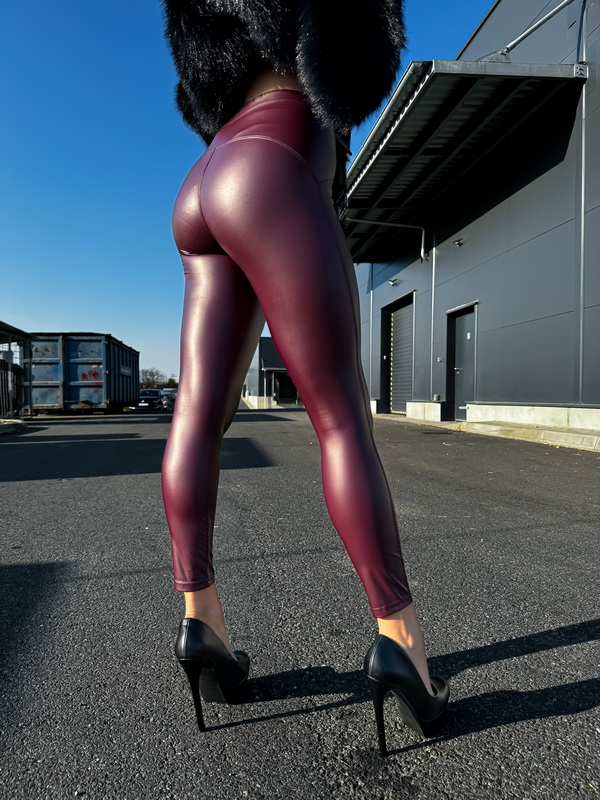 Bordové koženkové legíny