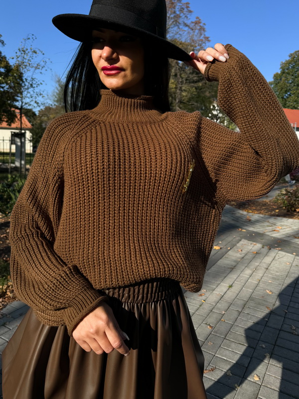 Hnedý pletený sveter