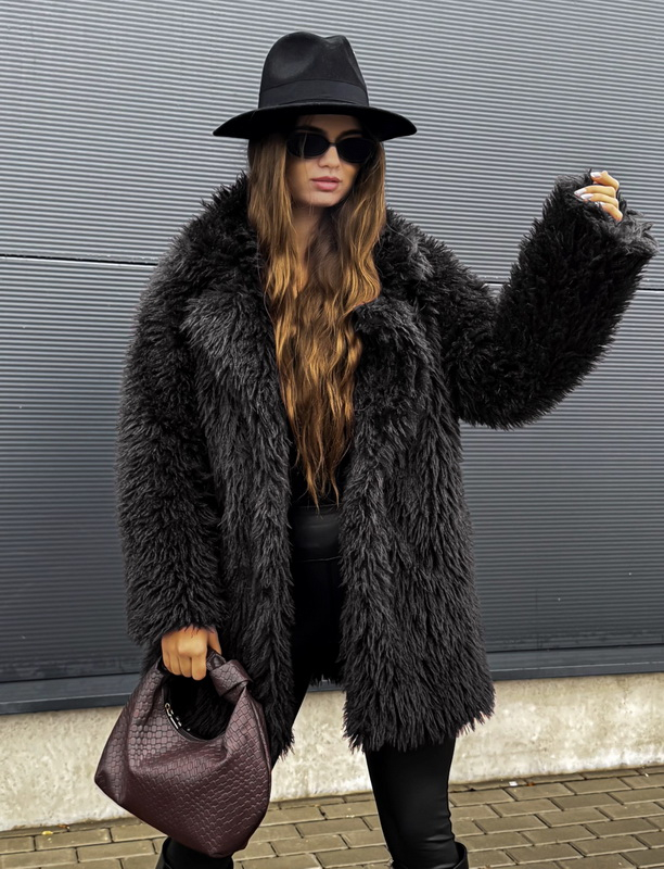 Čierny kožušinový kabát