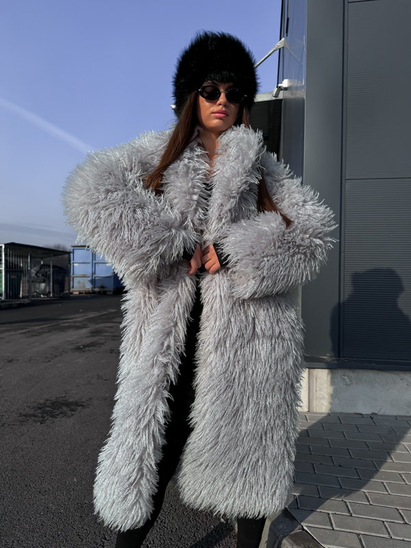 Sivý dlhý kožušinový kabát
