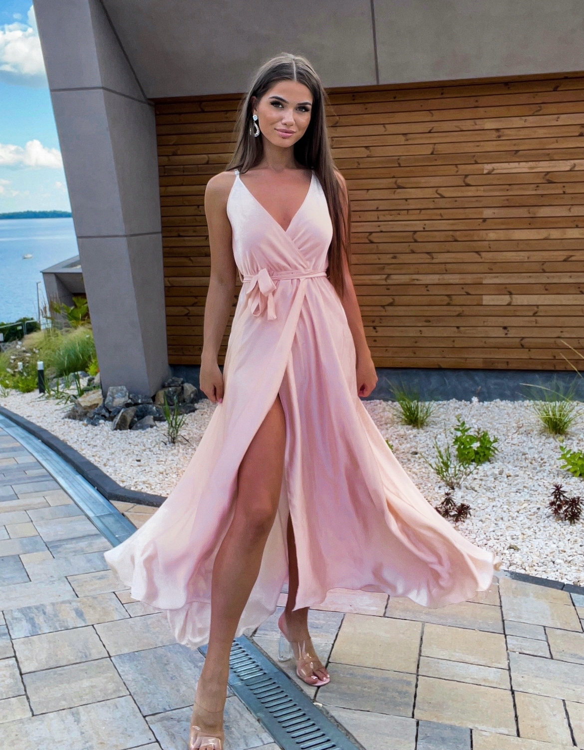 Ružové dlhé saténové šaty