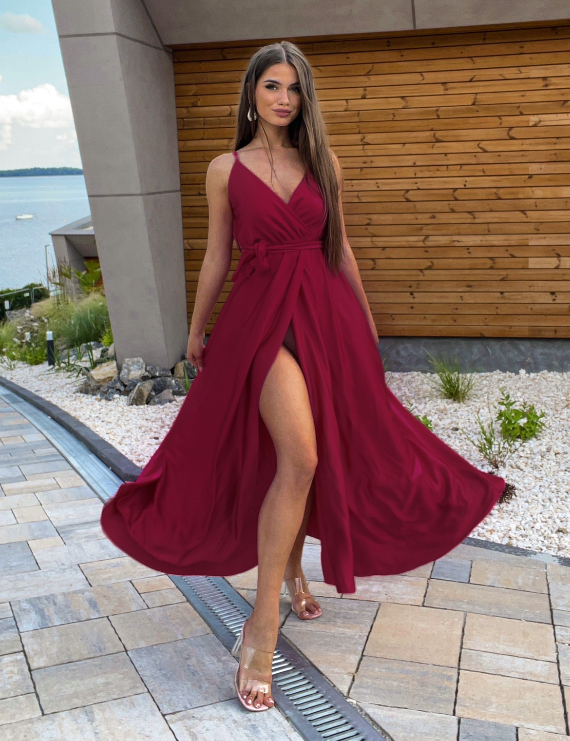 Bordové saténové šaty