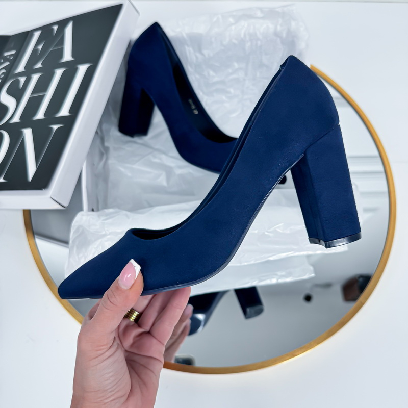 Tmavomodré lodičky s hrubým opätkom