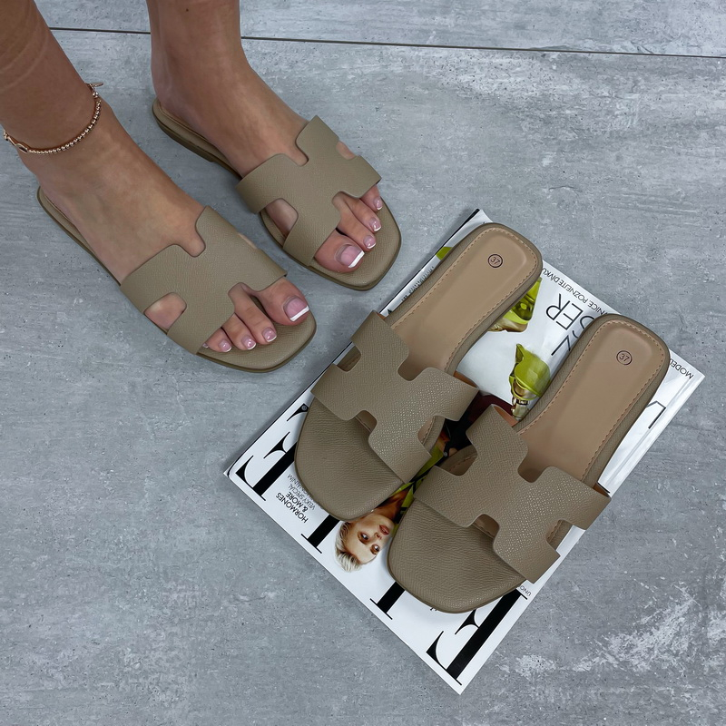 Tmavobéžové šľapky