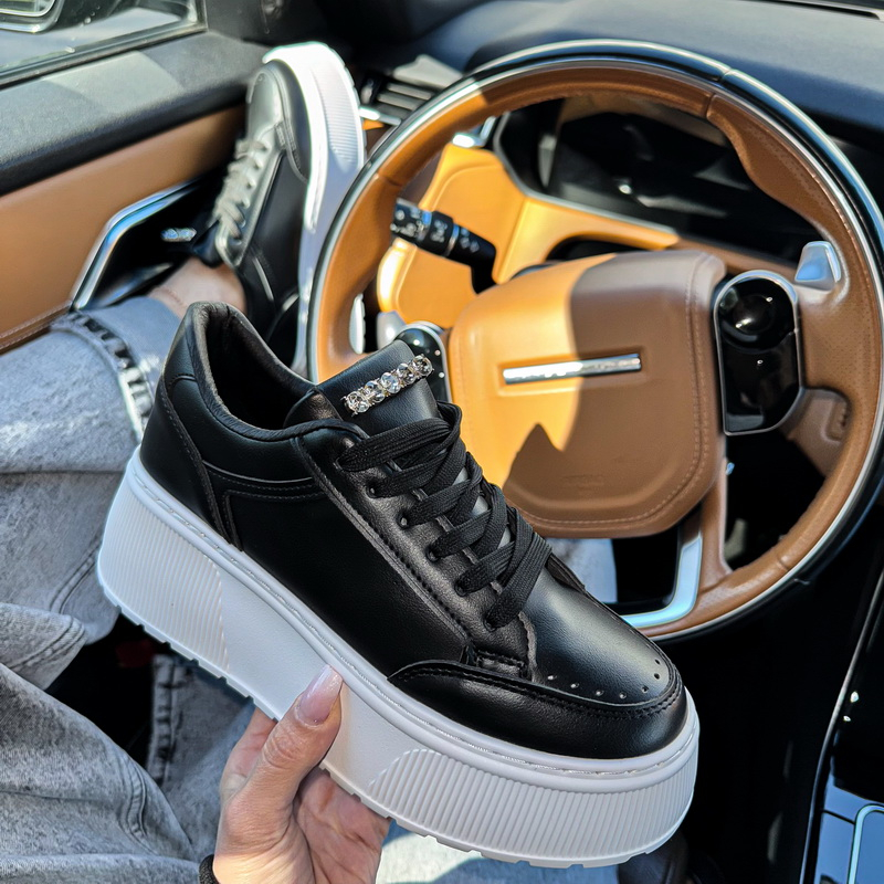 Čierno-biele tenisky