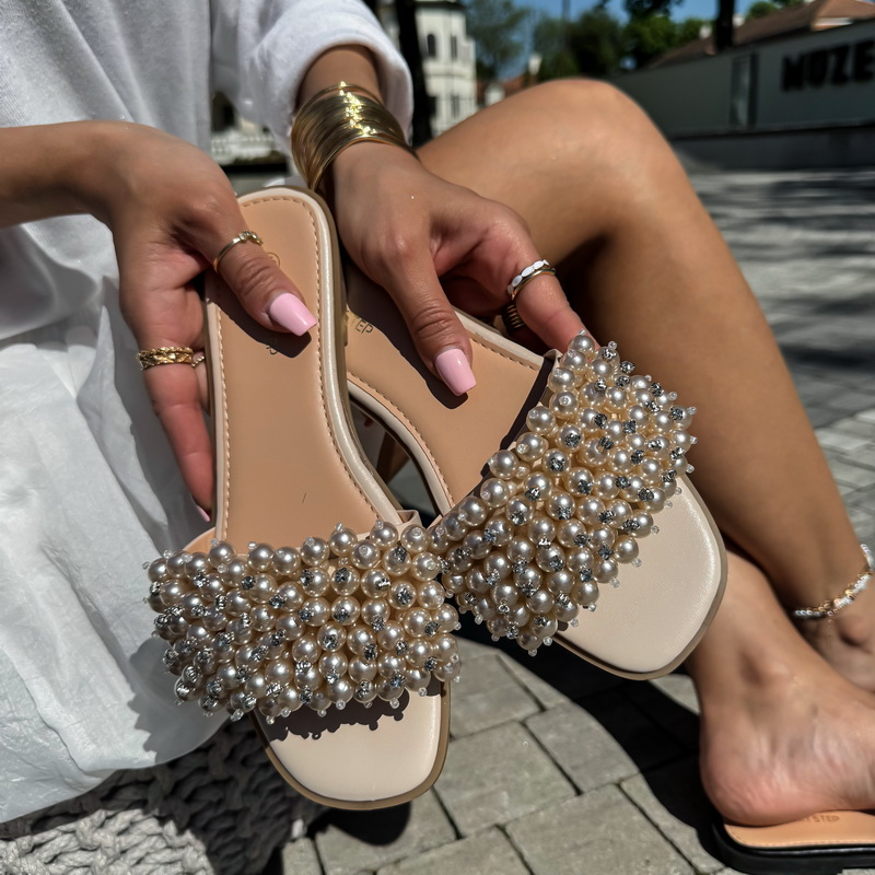 Bežové šľapky s perličkami