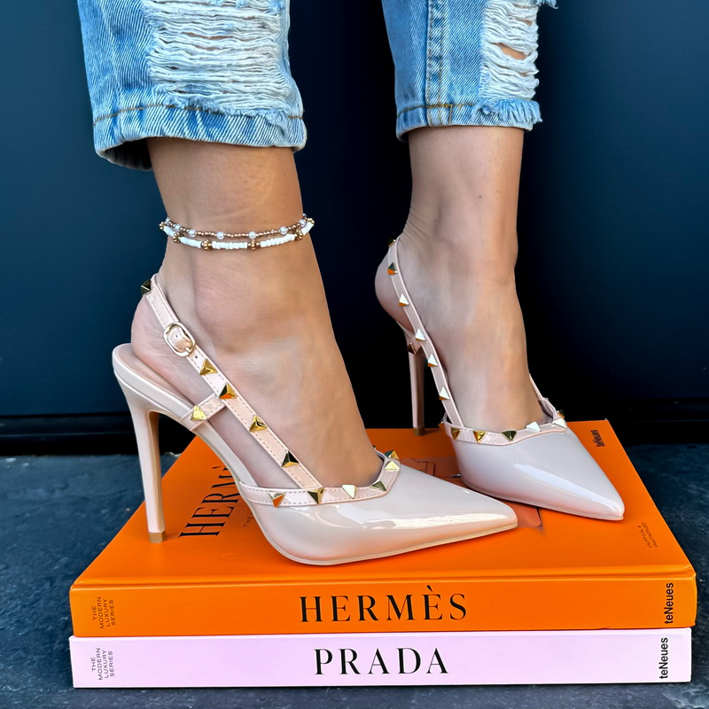 Béžové lakované sandále