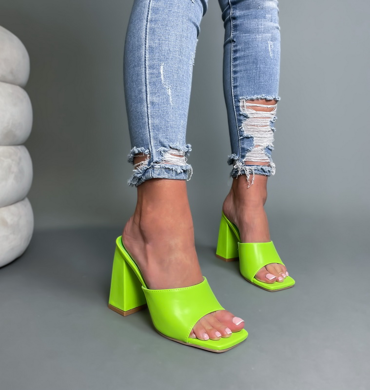 Limetkové sandále