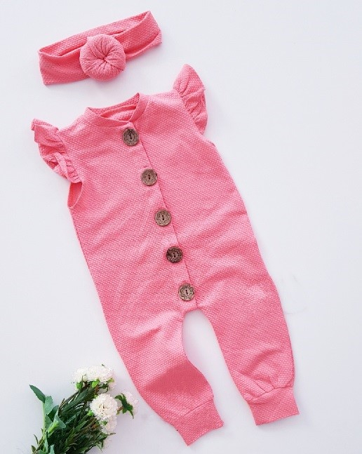 Ružový overal s čelenkou