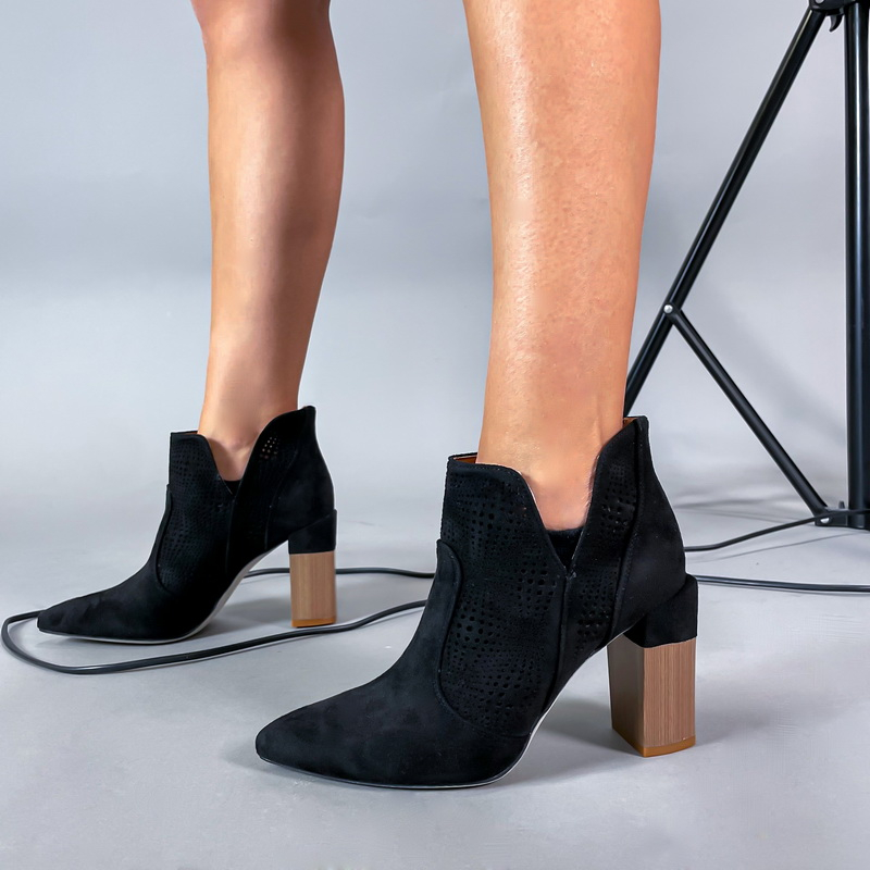 Čierne trendy kotníkové čižmy