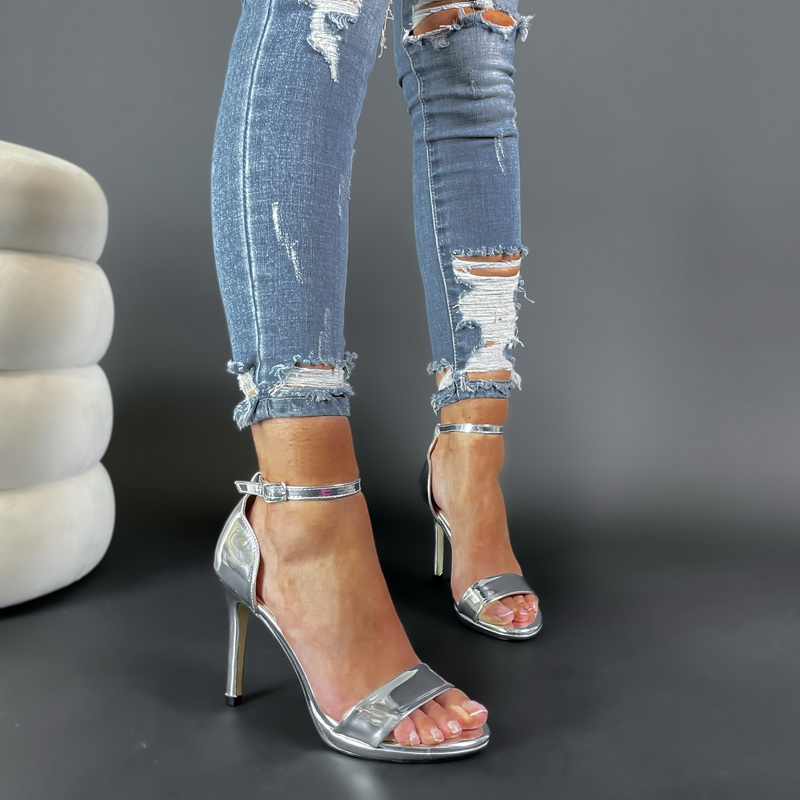 Strieborné  sandále