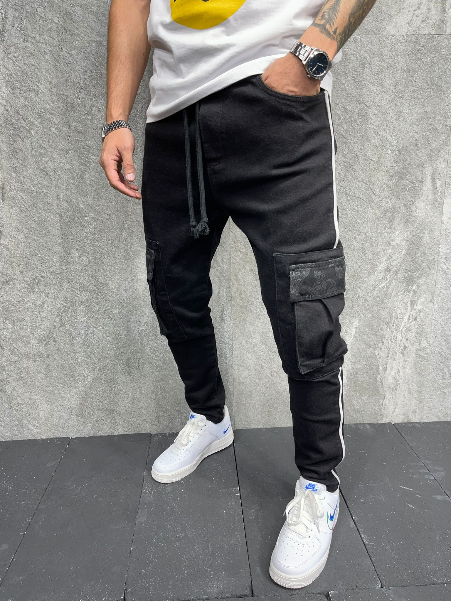 Čierne  rifle s vreckami