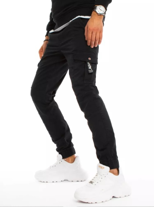 Čierne rifle s gumeným pásom